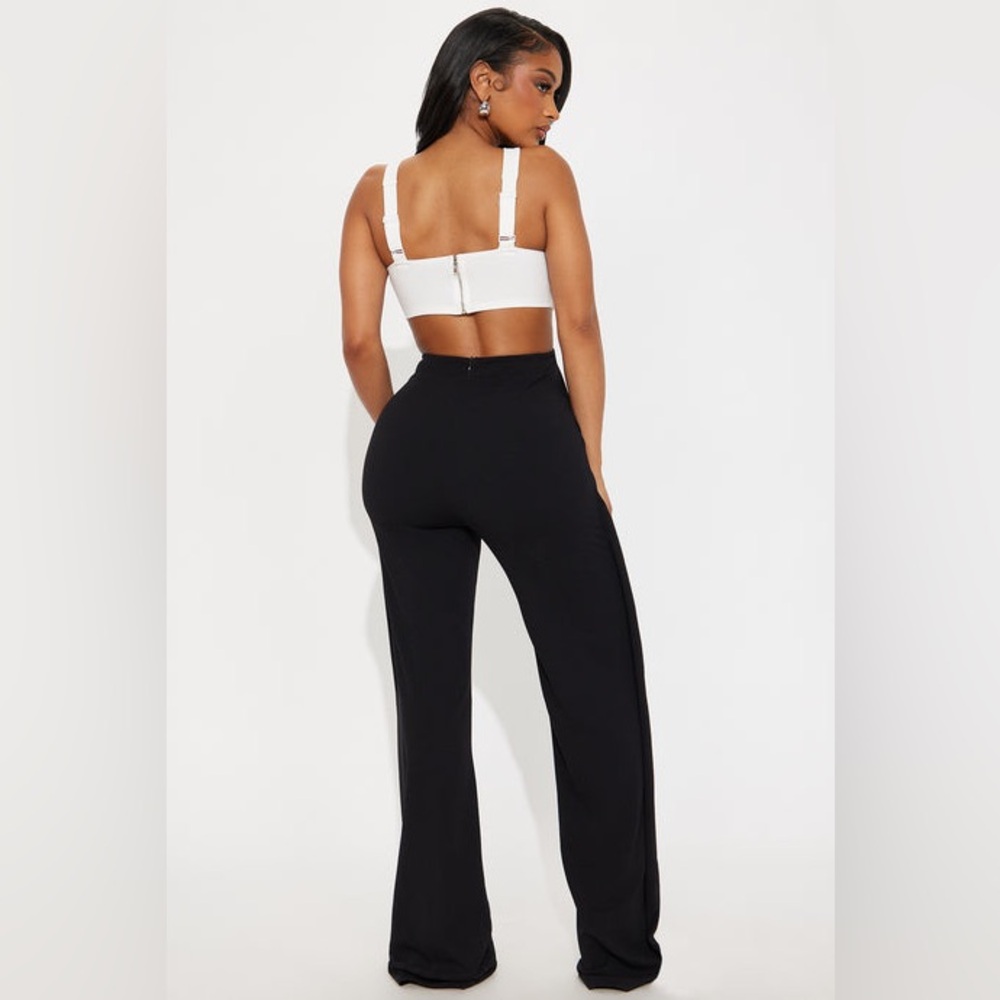 Chic Black and White Contrast Jumpsuit - Picture 2 of 4
